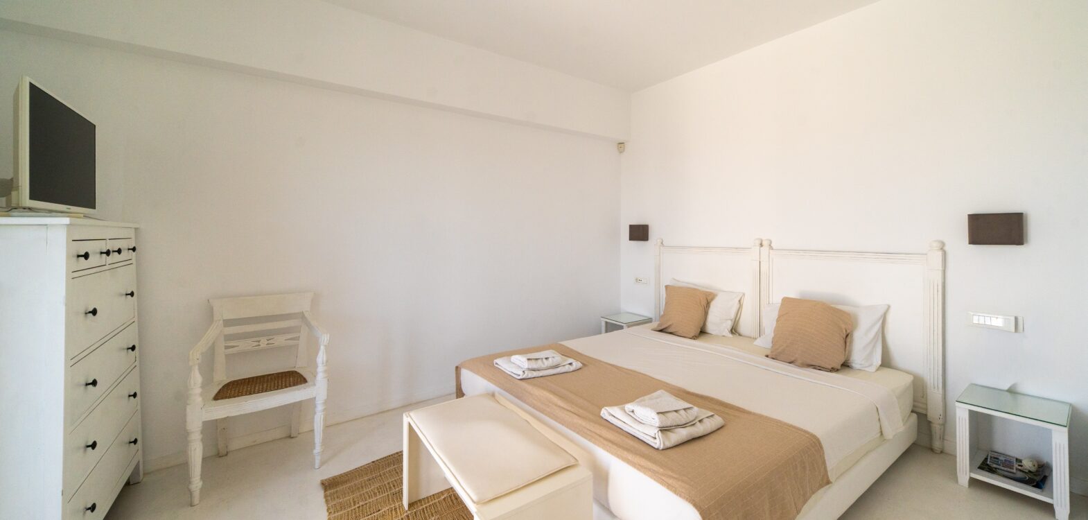 BEDROOM 1 (FIRST FLOOR)