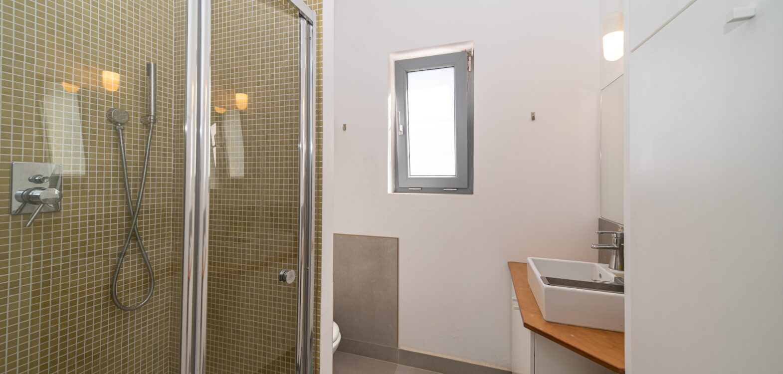 GROUND FLOOR BATHROOM