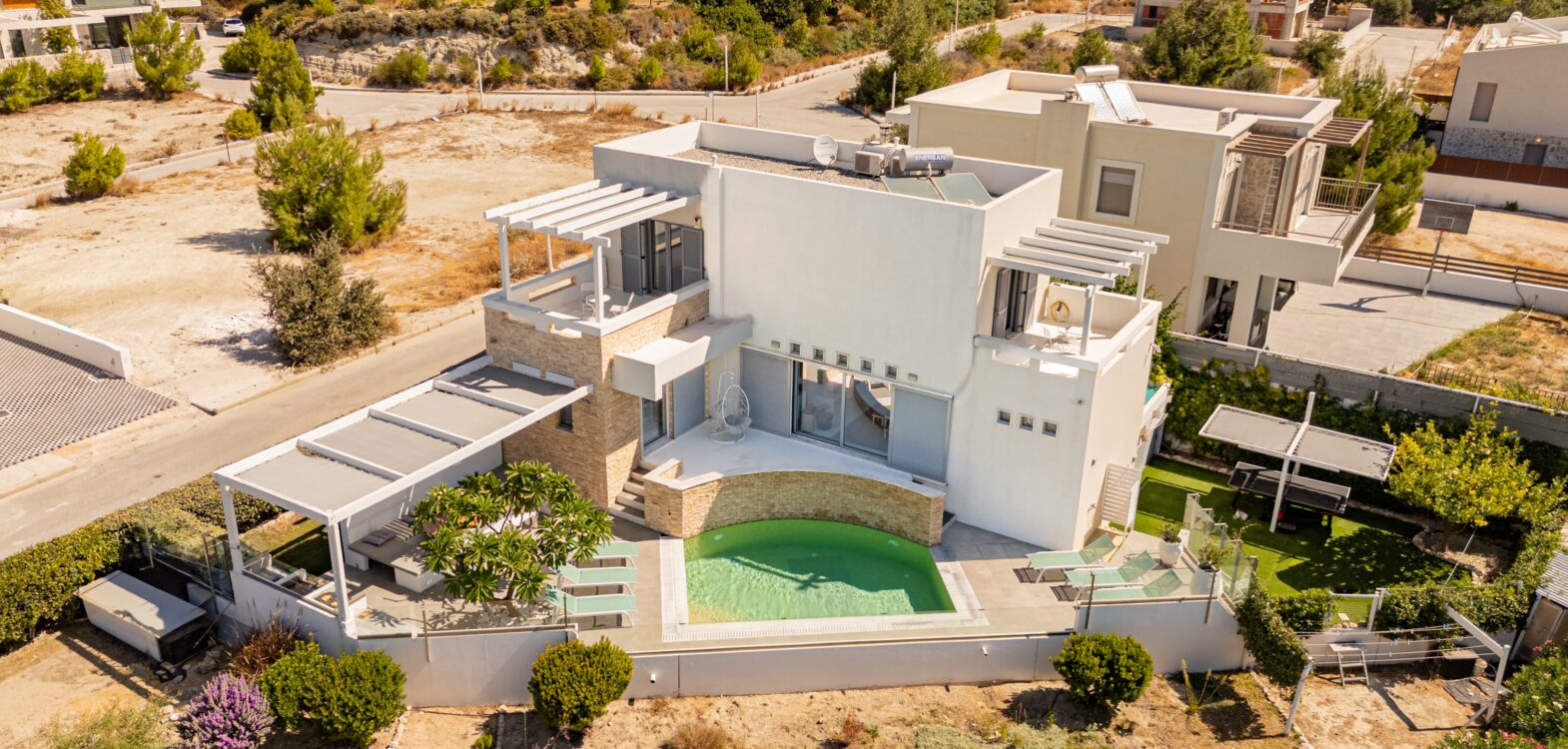 GENERAL VIEW OF THE PROPERTY