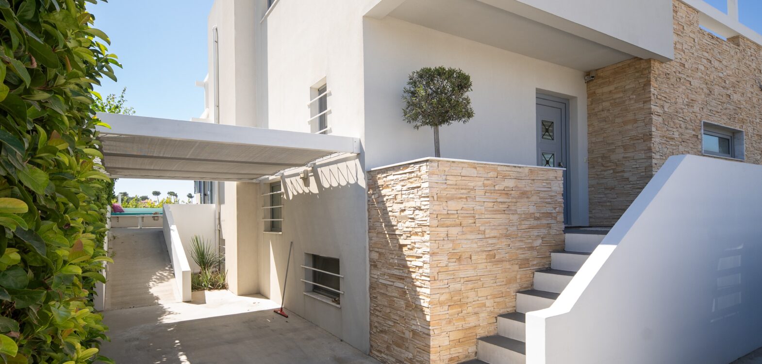 MAIN ENTRANCE AND PARKING